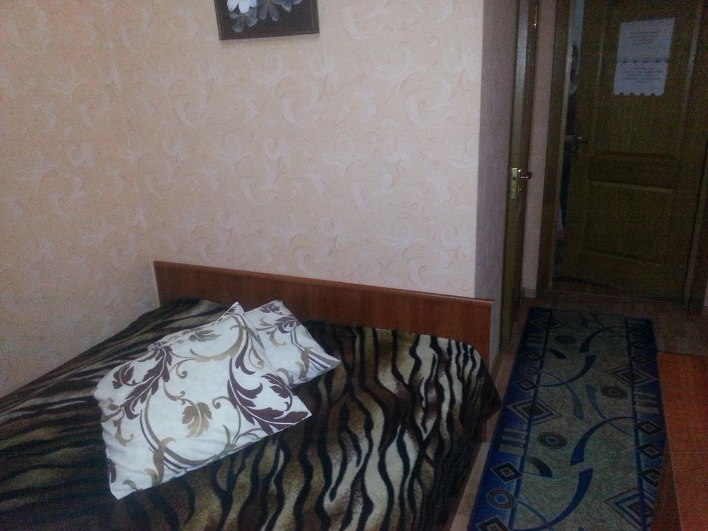 Adler Hotel Kiev Rum bild