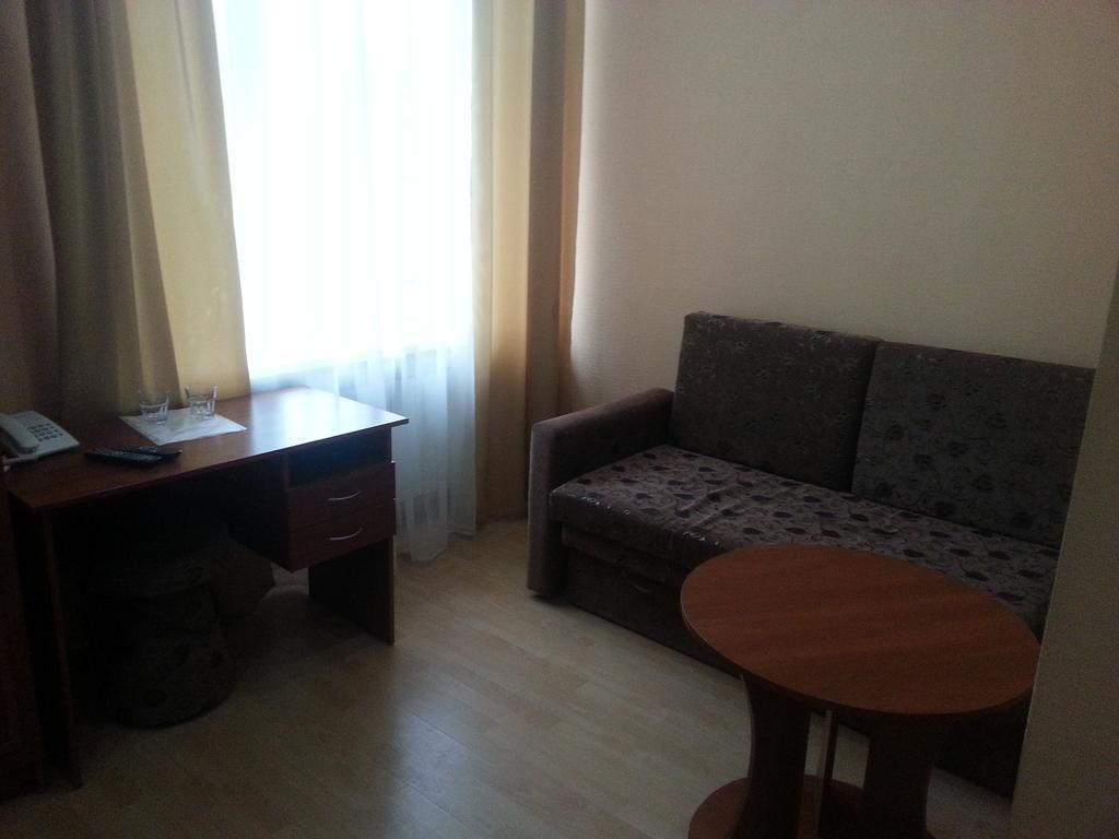 Adler Hotel Kiev Rum bild